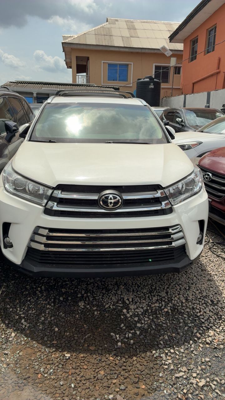 2017 Toyota Highlander by 1304 Auto Ltd