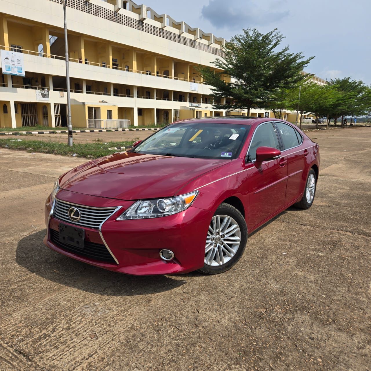 2013 Lexus ES 350 by 1304 Auto Ltd